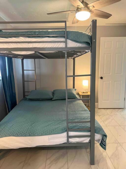 House Of Manatees-Entire House With Yard, Fire Pit, Dog Friendly Villa Crystal River Exterior photo
